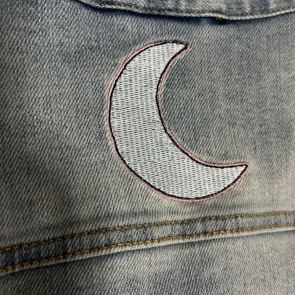 Disney Women’s Denim Jacket Medium Light Wash Character Patch - Picture 12 of 13